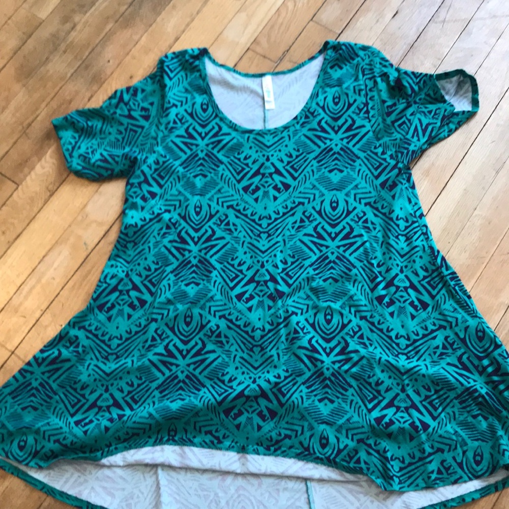 Perfect condition LuLaroe perfect t